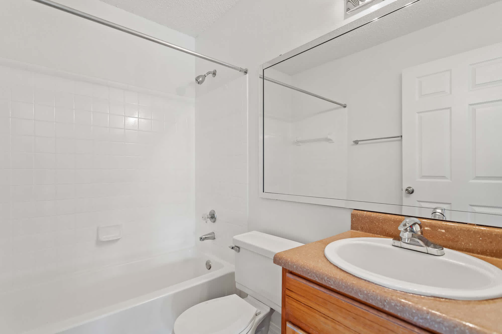 George - 2 Bed 2 Bath - Bathroom 2