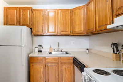 Michigan - 2 Bed 1 Bath - Kitchen (Honey Oak Cabinets)