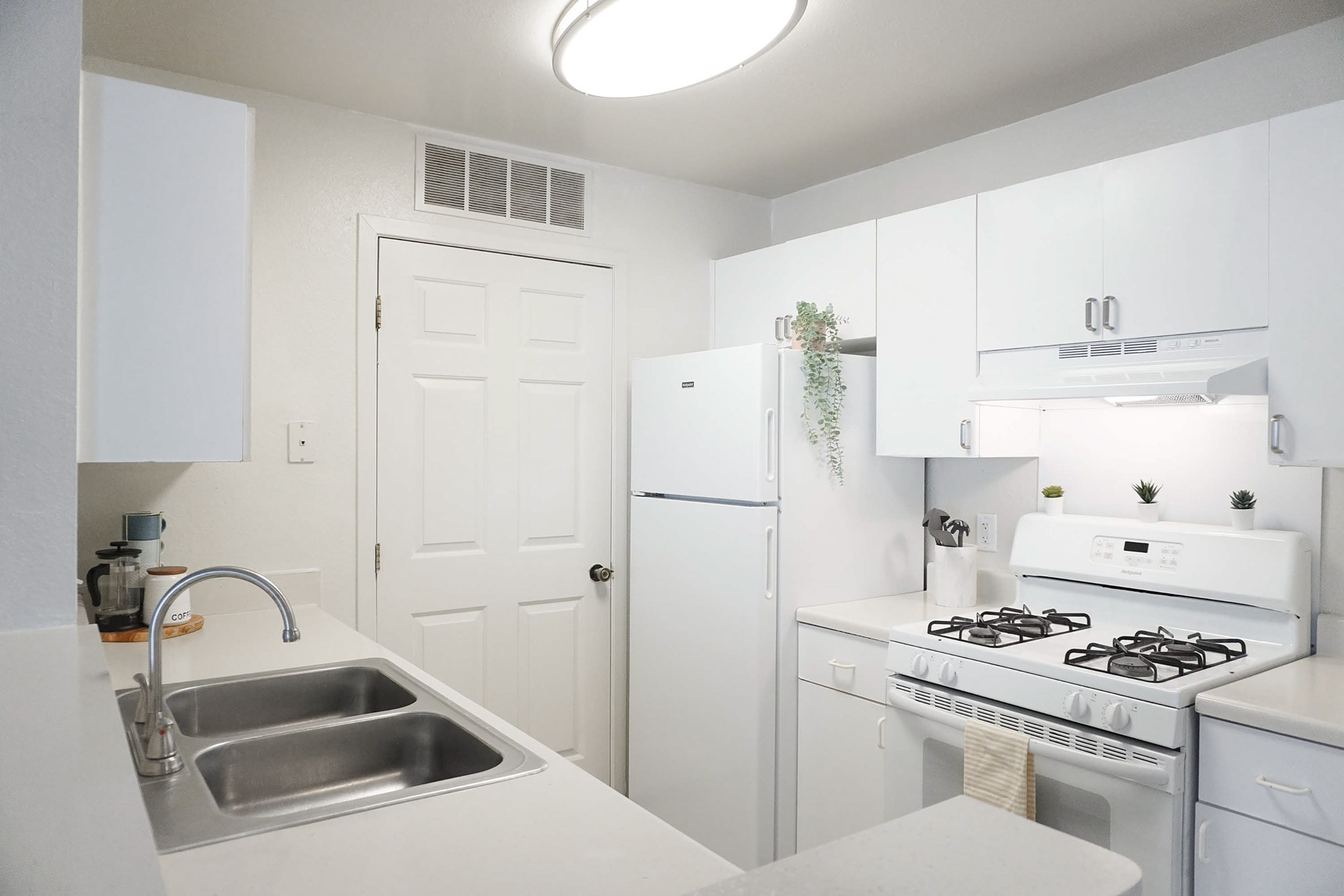 The Belleville - 3 Bed 2 Bath - Kitchen