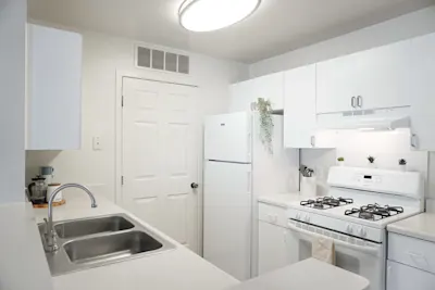 The Belleville - 3 Bed 2 Bath - Kitchen