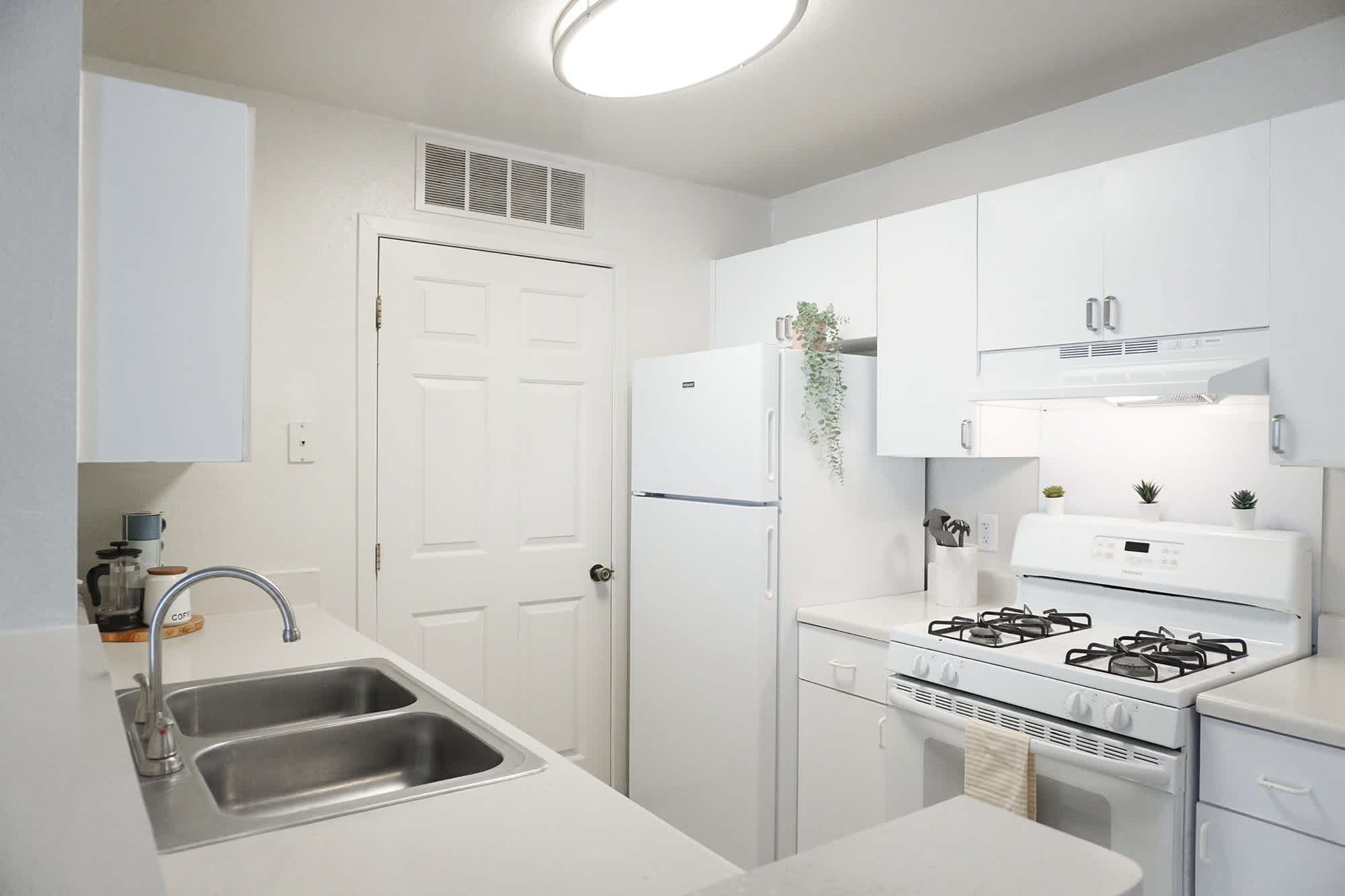 The Belleville - 3 Bed 2 Bath - Kitchen