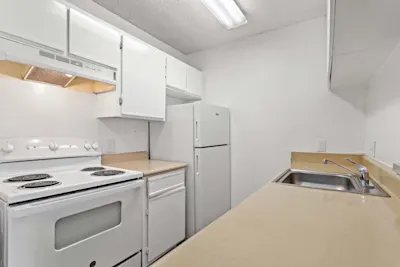 Fredrica - 2 Bed 1 Bath - Kitchen