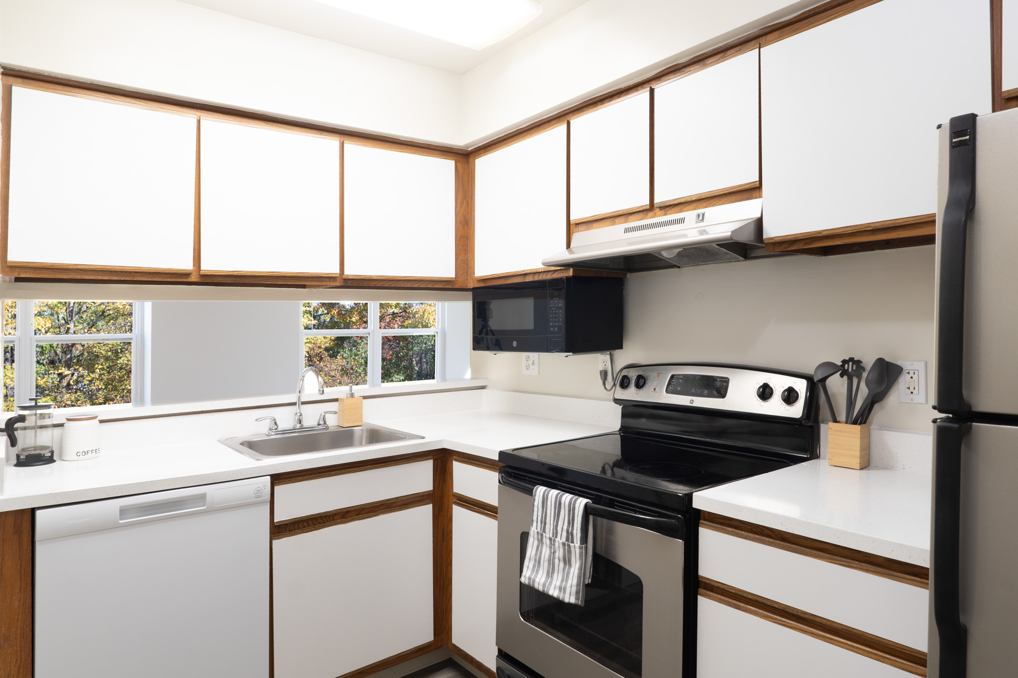 The Sergei - 2 Bed 2 Bath - Kitchen