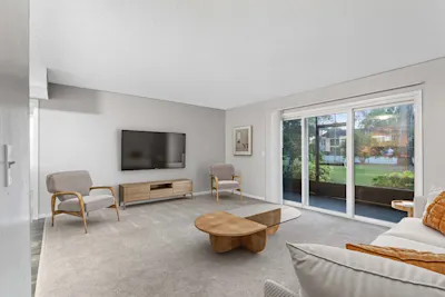 Central - 3 Bed 2 Bath - Living Room