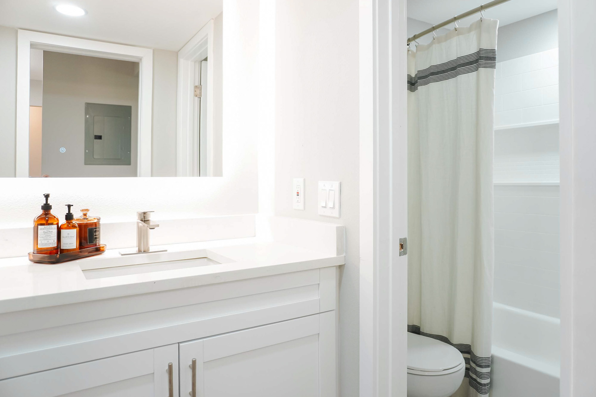 Blue Spring+ - 1 Bed 1 Bath - Bathroom