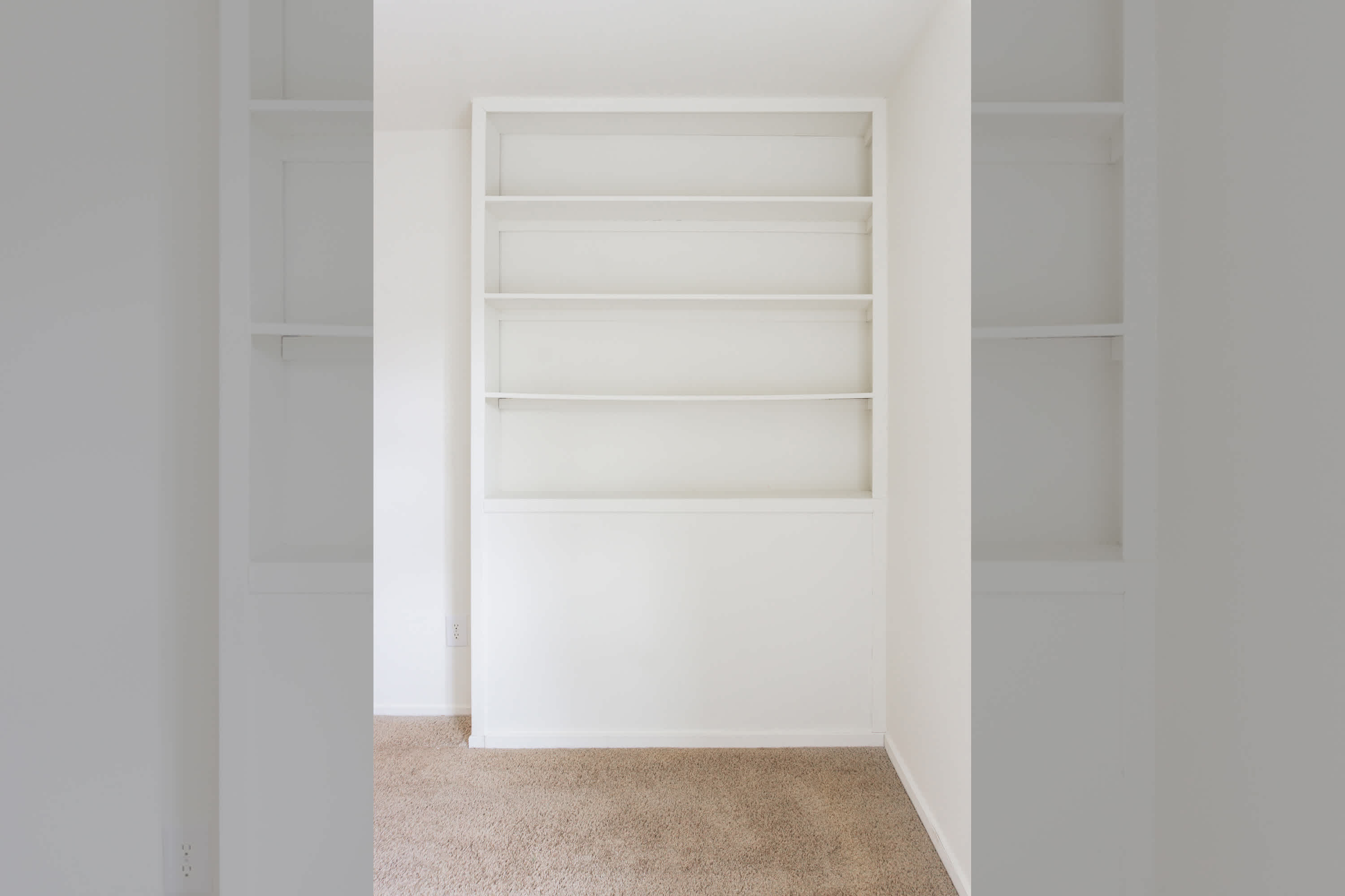 The Blue Heron - 2 Bed 2 Bath - Secondary Bedroom Bookshelf