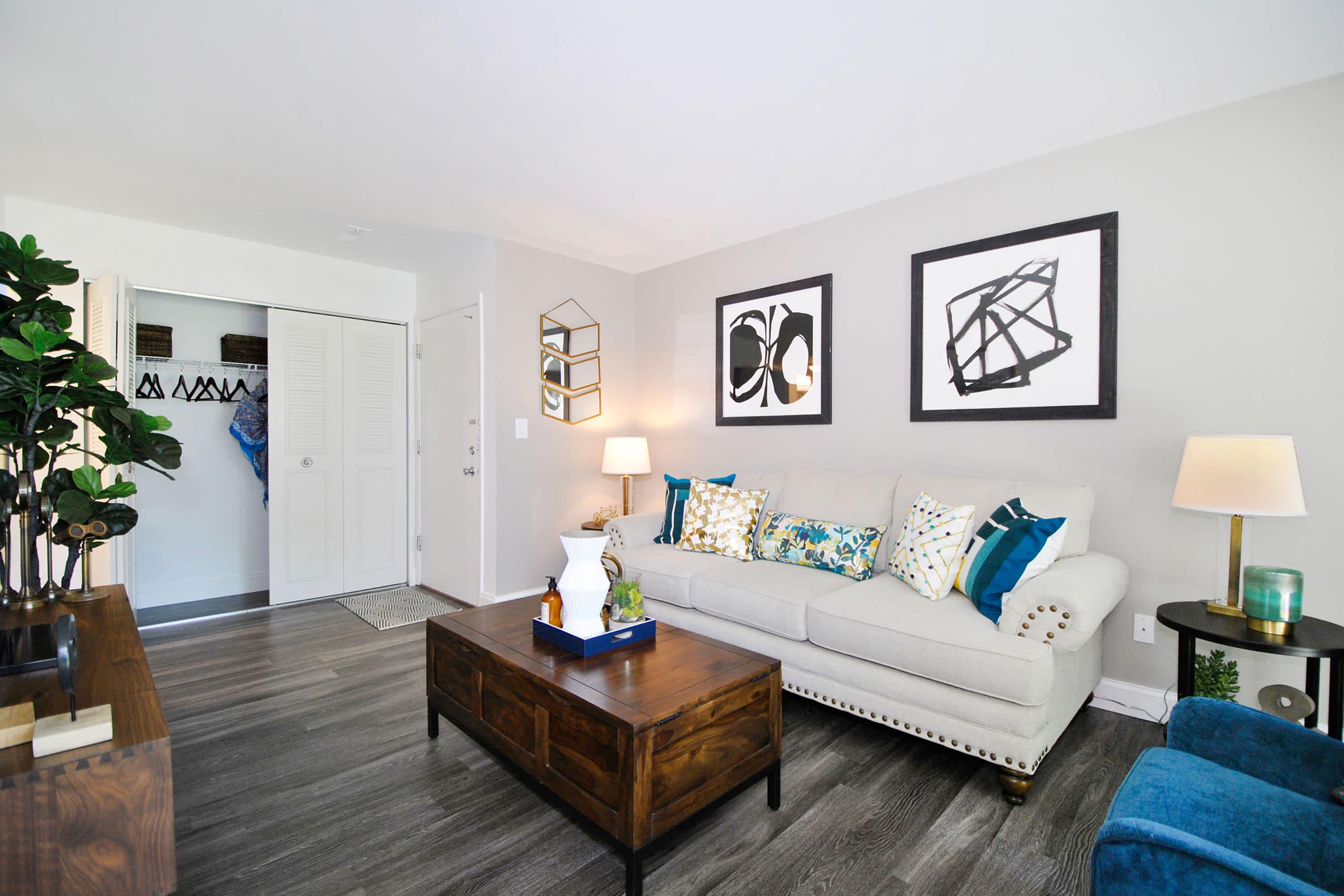 Kipling+ - 1 Bed 1 Bath - Living Room
