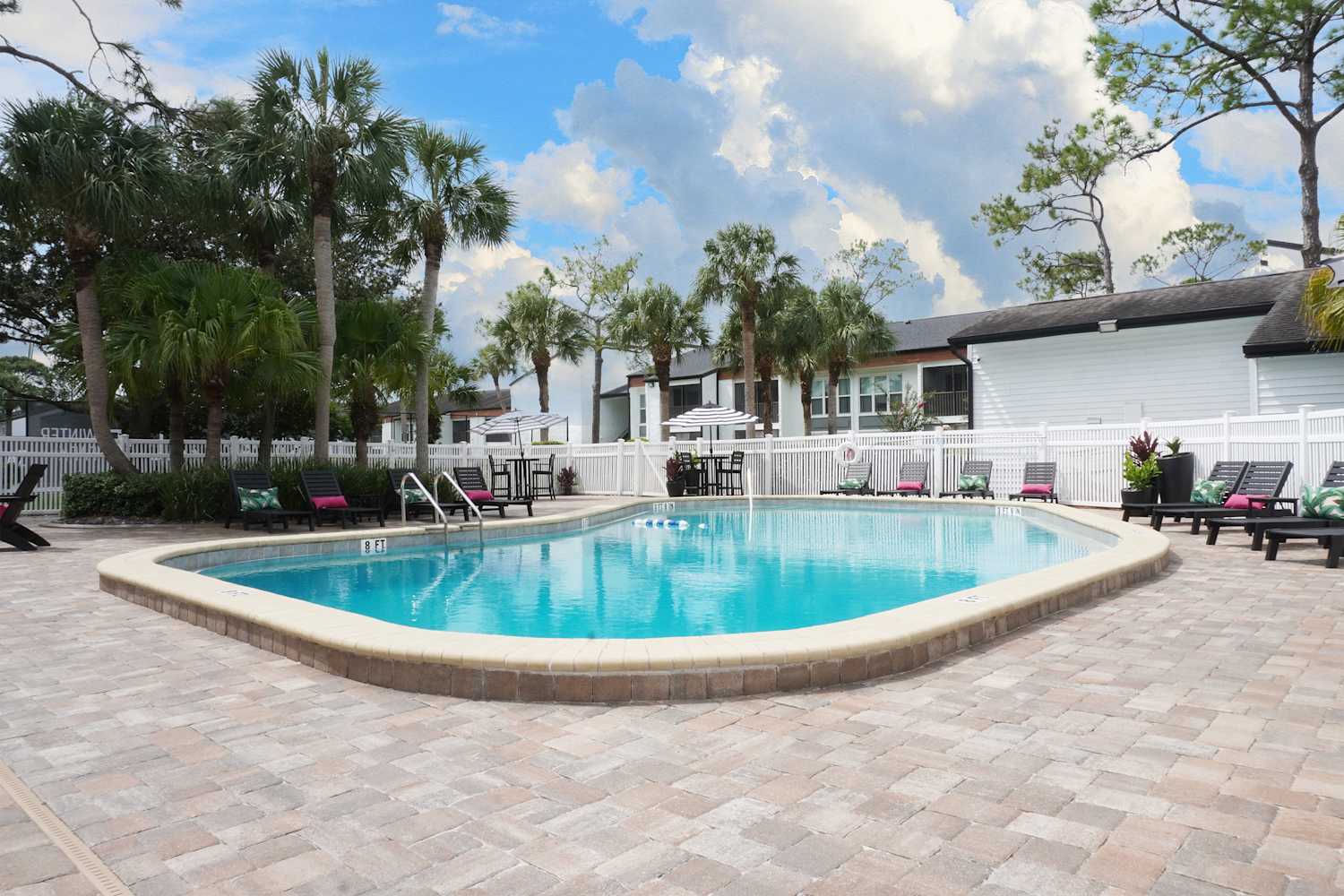 Media Gallery for Azure Winter Park apartments inWinter Park, Florida