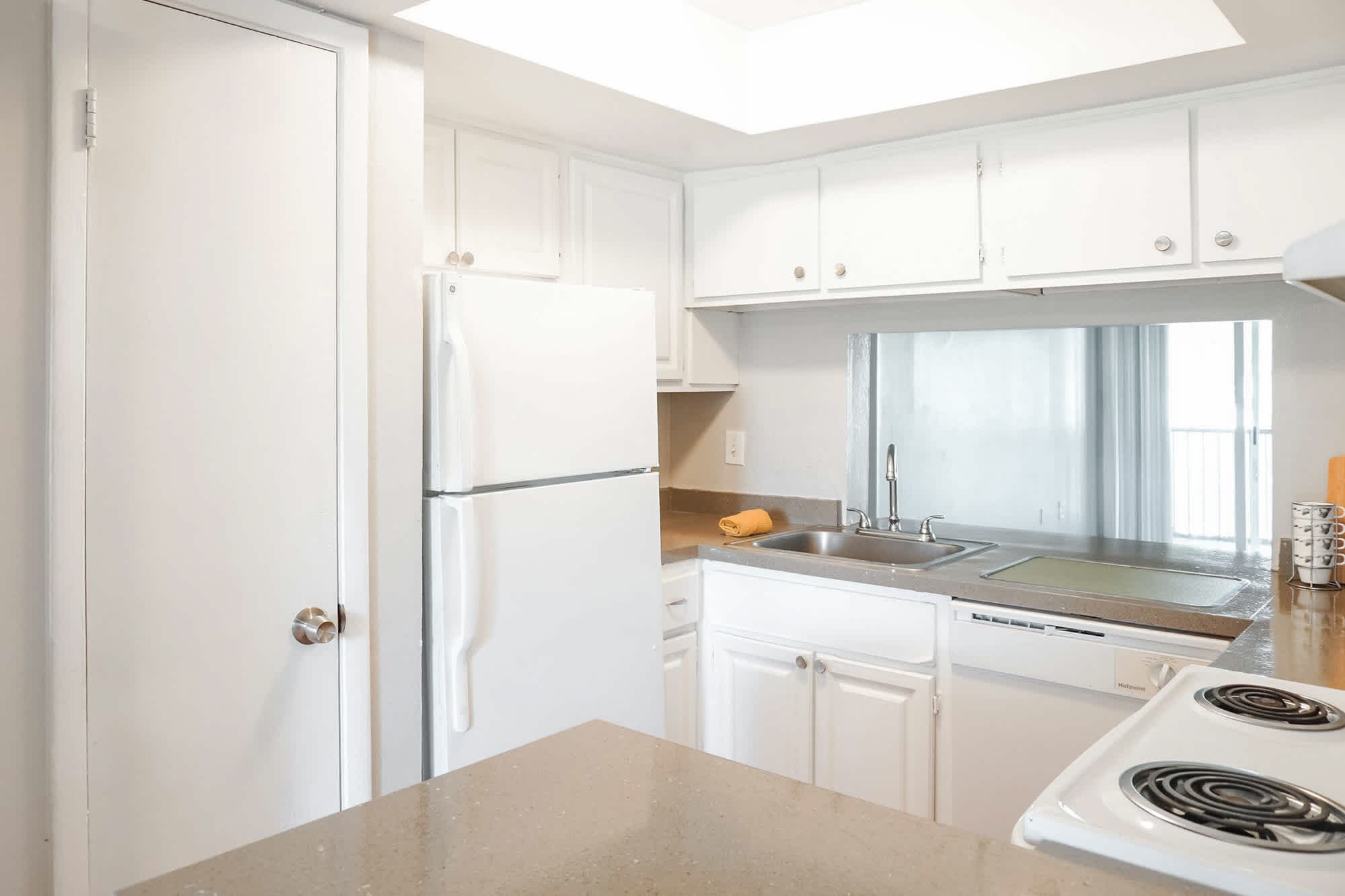 Ivanhoe - 2 Bed 1.5 Bath - Kitchen