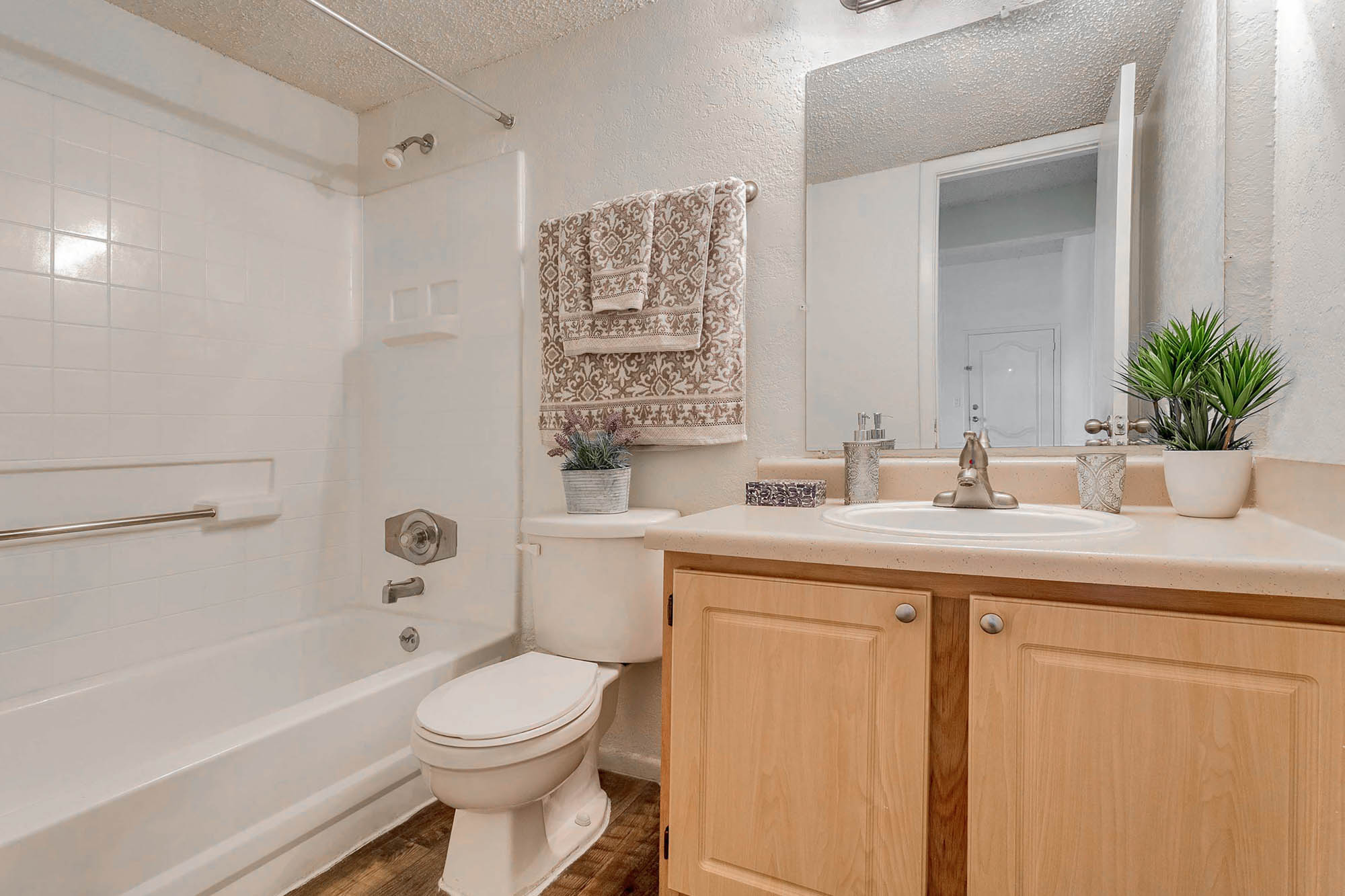 Silver Springs - Studio - Bathroom