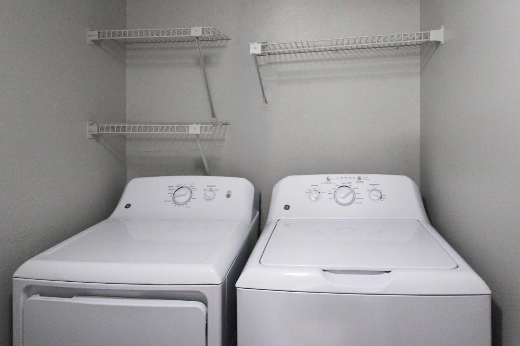 The Briercliff - 1 Bed 1 Bath - Laundry