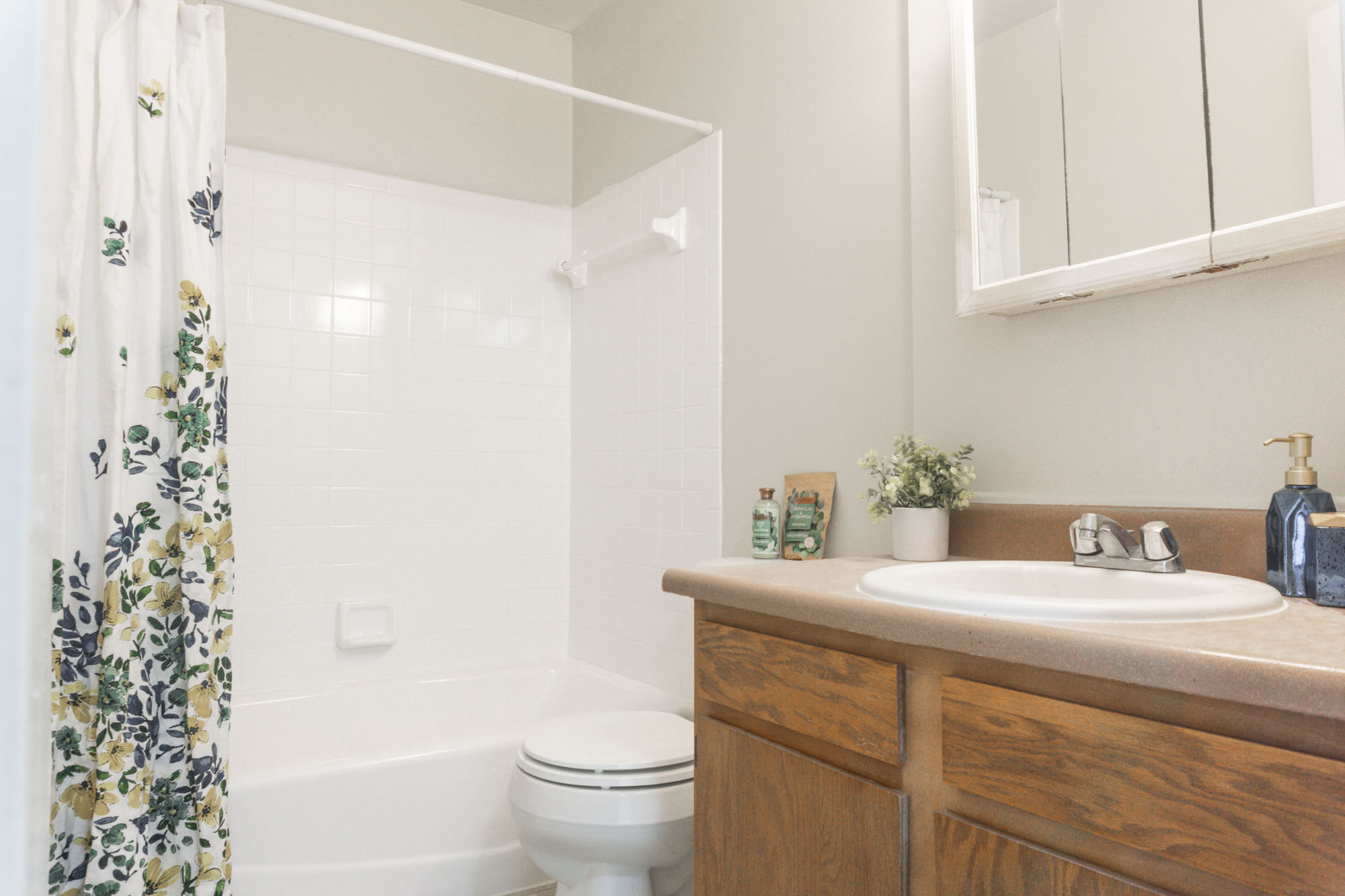 Carpenter - 1 Bed 1 Bath - Bathroom