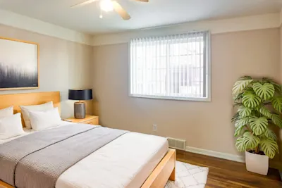 The Earl - 2 Bed 1 Bath - Bedroom