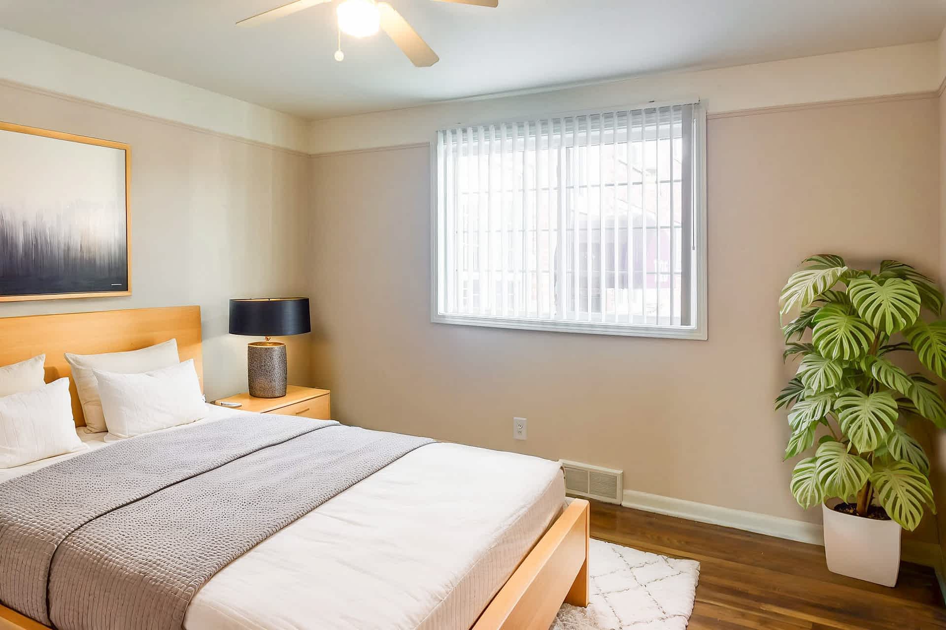 The Earl - 2 Bed 1 Bath - Bedroom