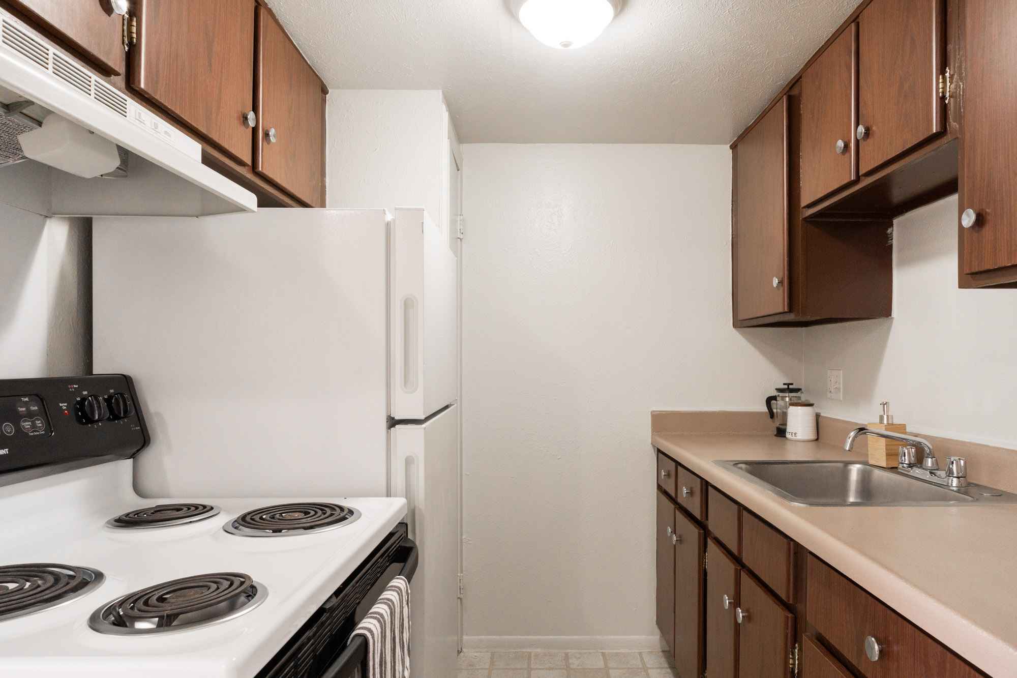 Abbot - 1 Bed 1 Bath - Kitchen