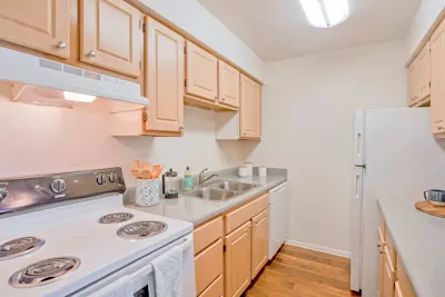 Dunns Creek - 2 Bed 2 Bath - Kitchen