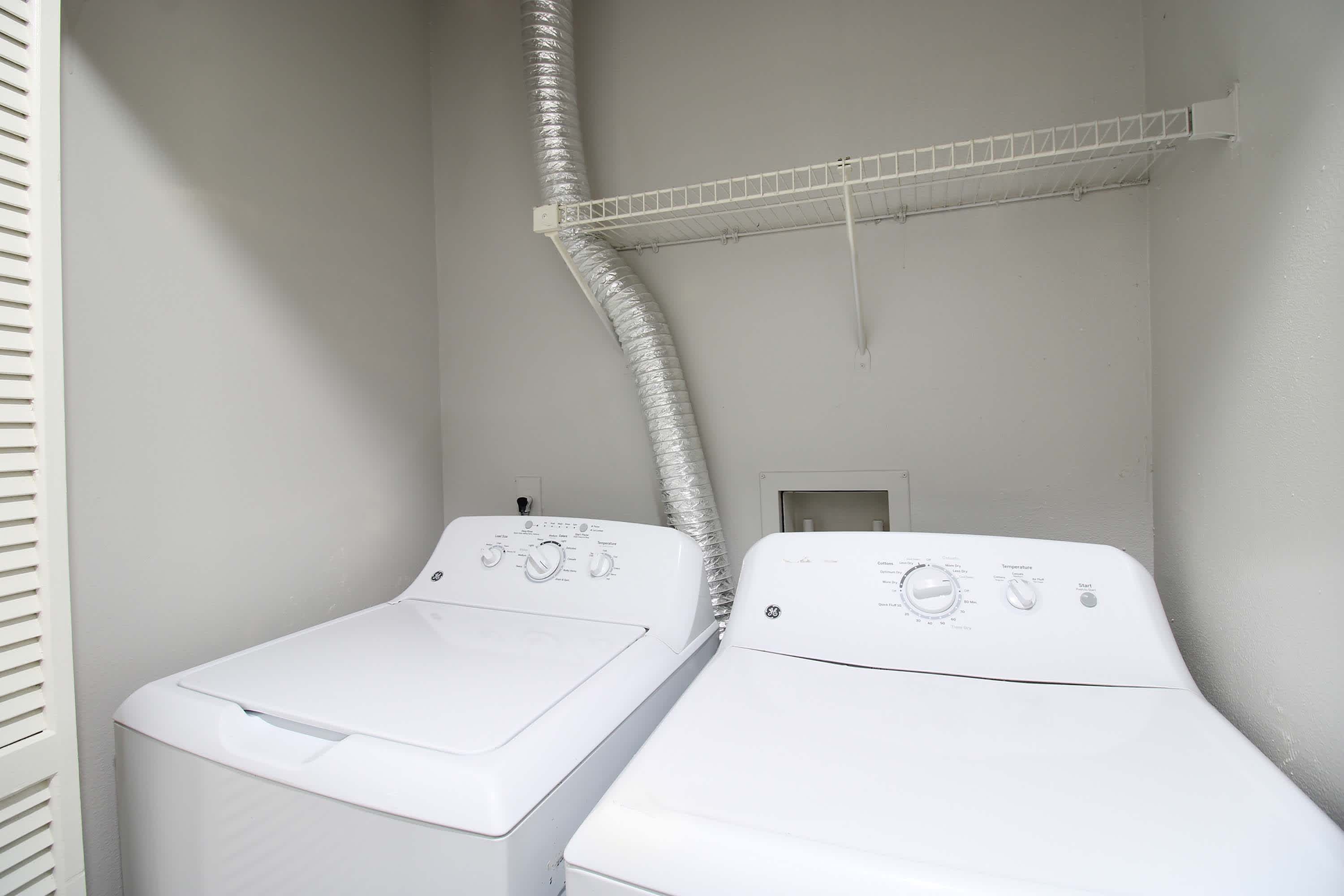The Ashford - 1 Bed 1 Bath - Laundry