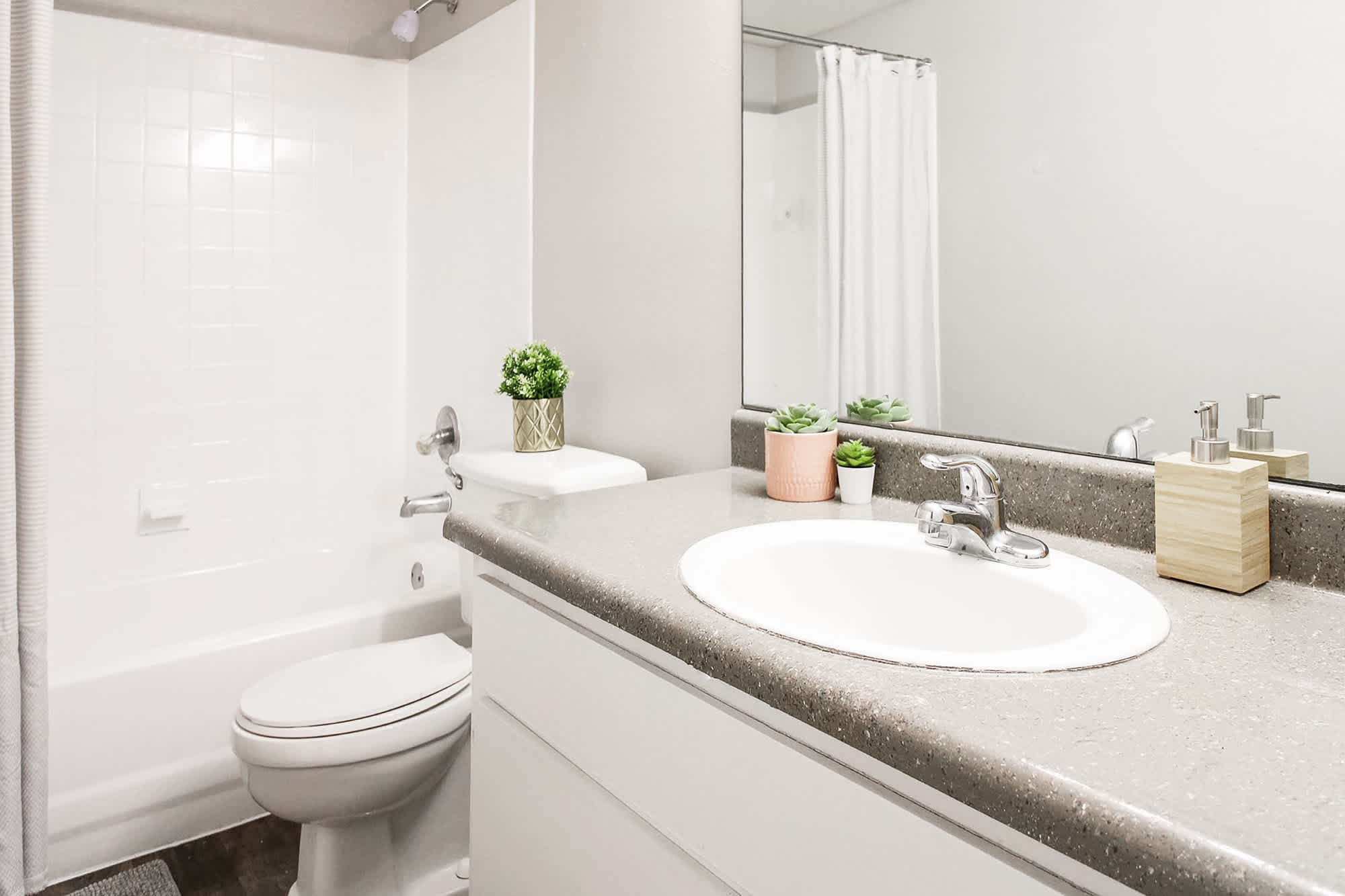 Mills - 1 Bed 1 Bath - Bathroom
