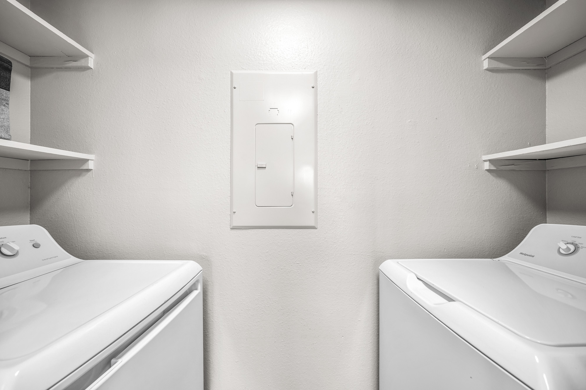 Adler - 2 Bed 2 Bath - In-Unit Laundry