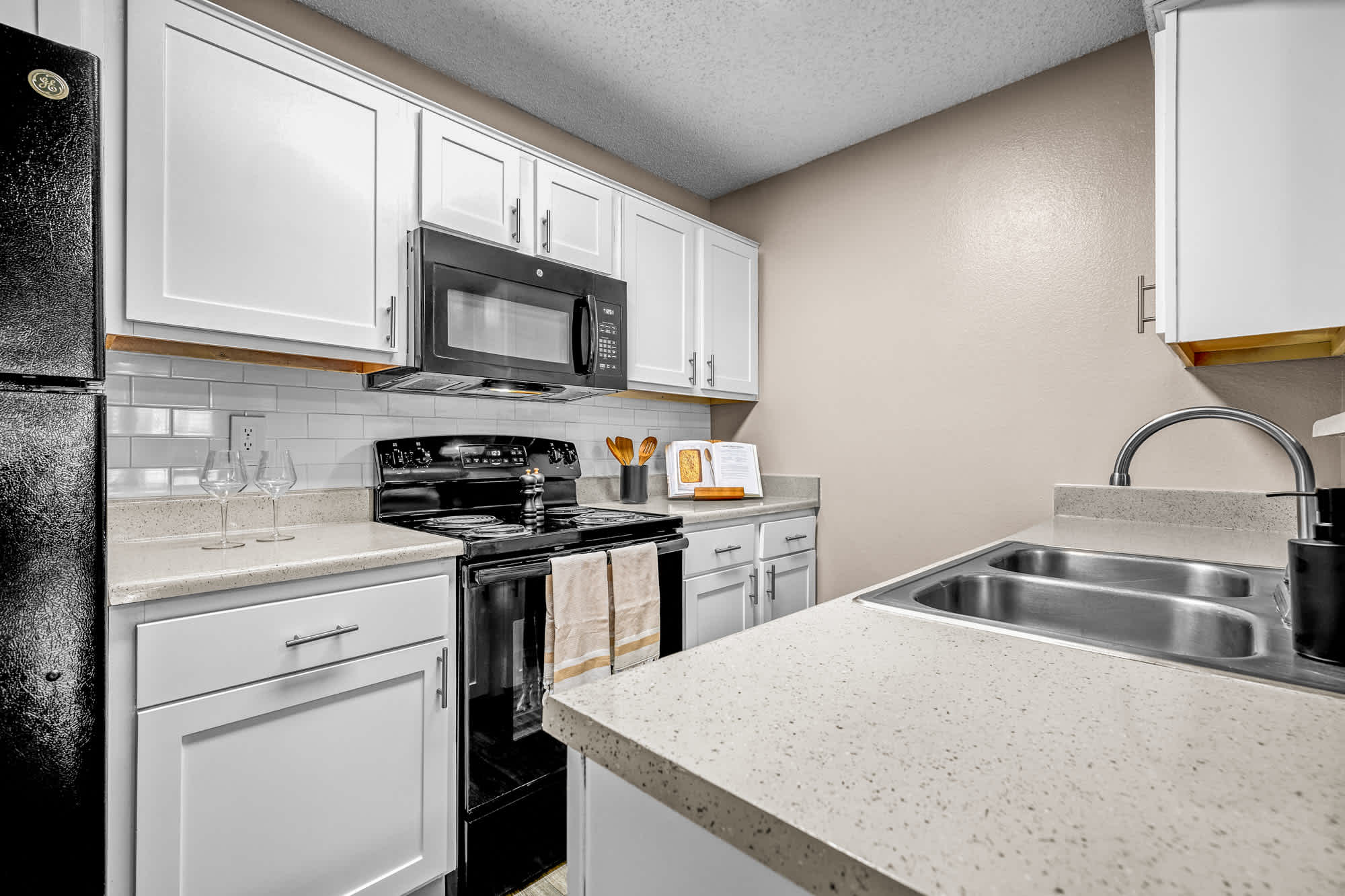 Arthur - 1 Bed 1 Bath - Kitchen