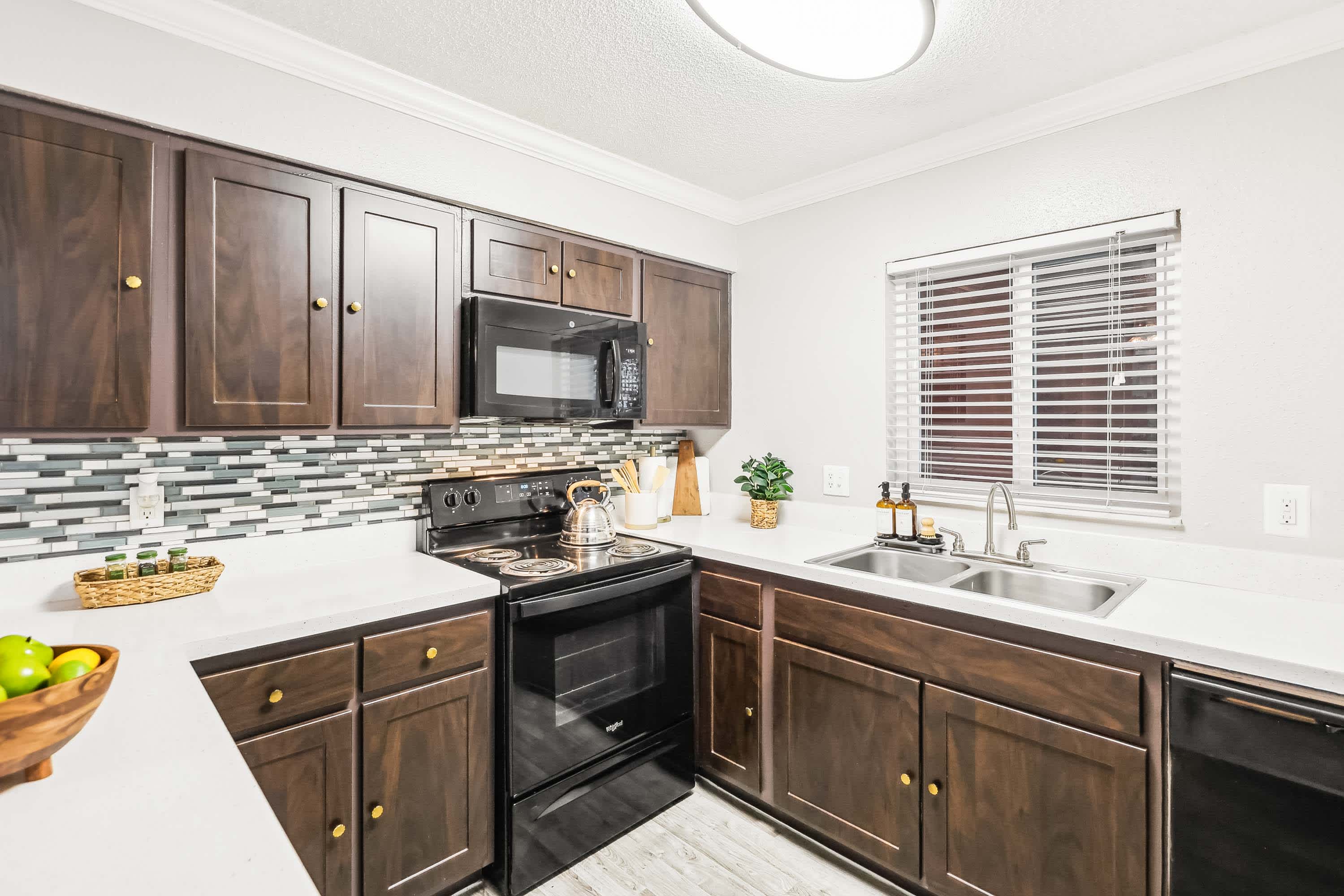 Wekiwa - 2 Bed 1.5 Bath - Kitchen