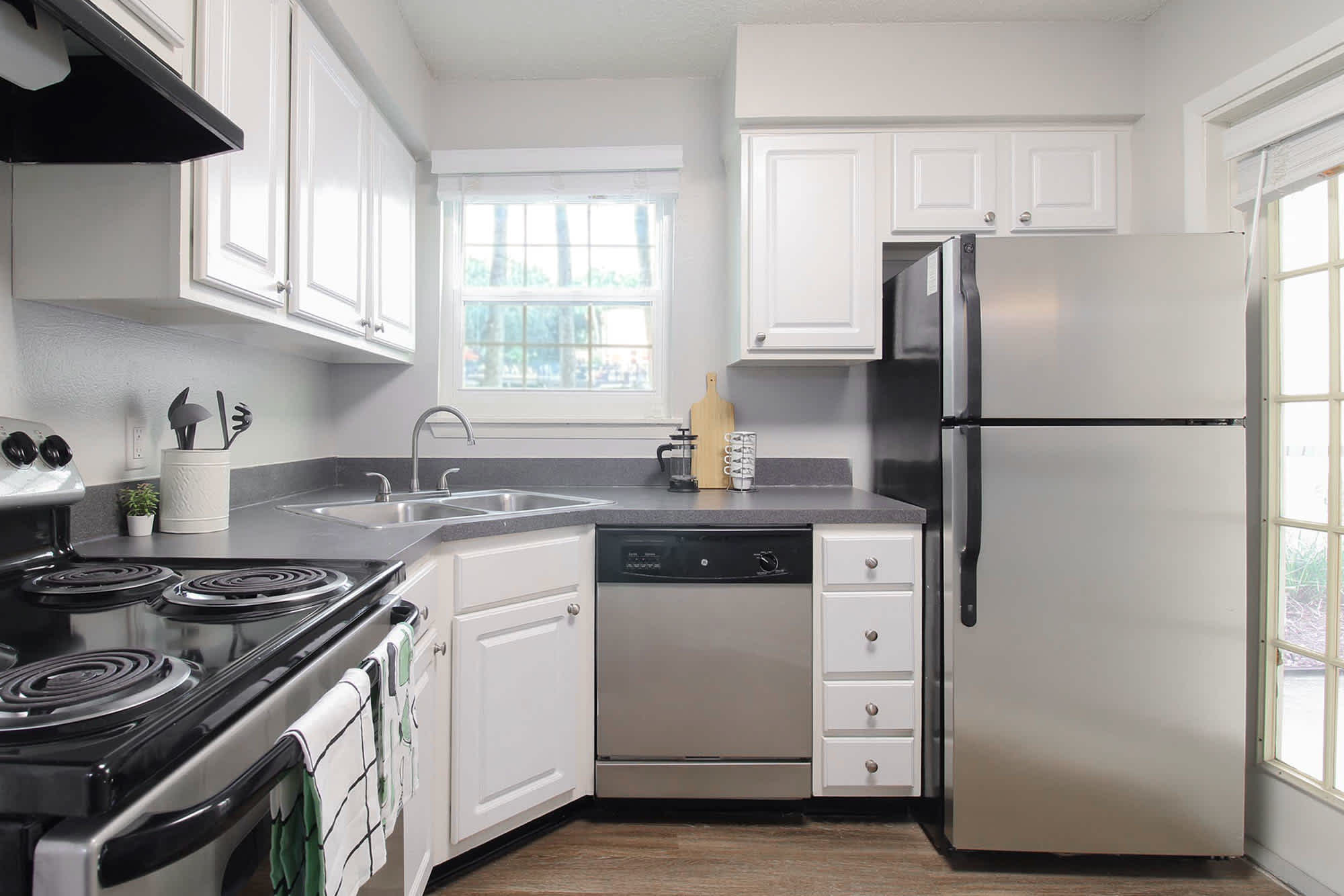 The Ashford - 1 Bed 1 Bath - Kitchen