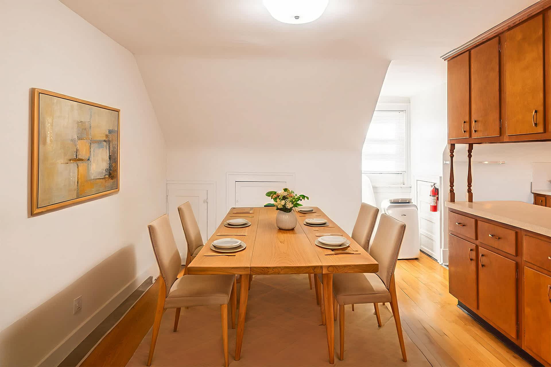 The Jewell - 2 Bed 1 Bath - Dining Room