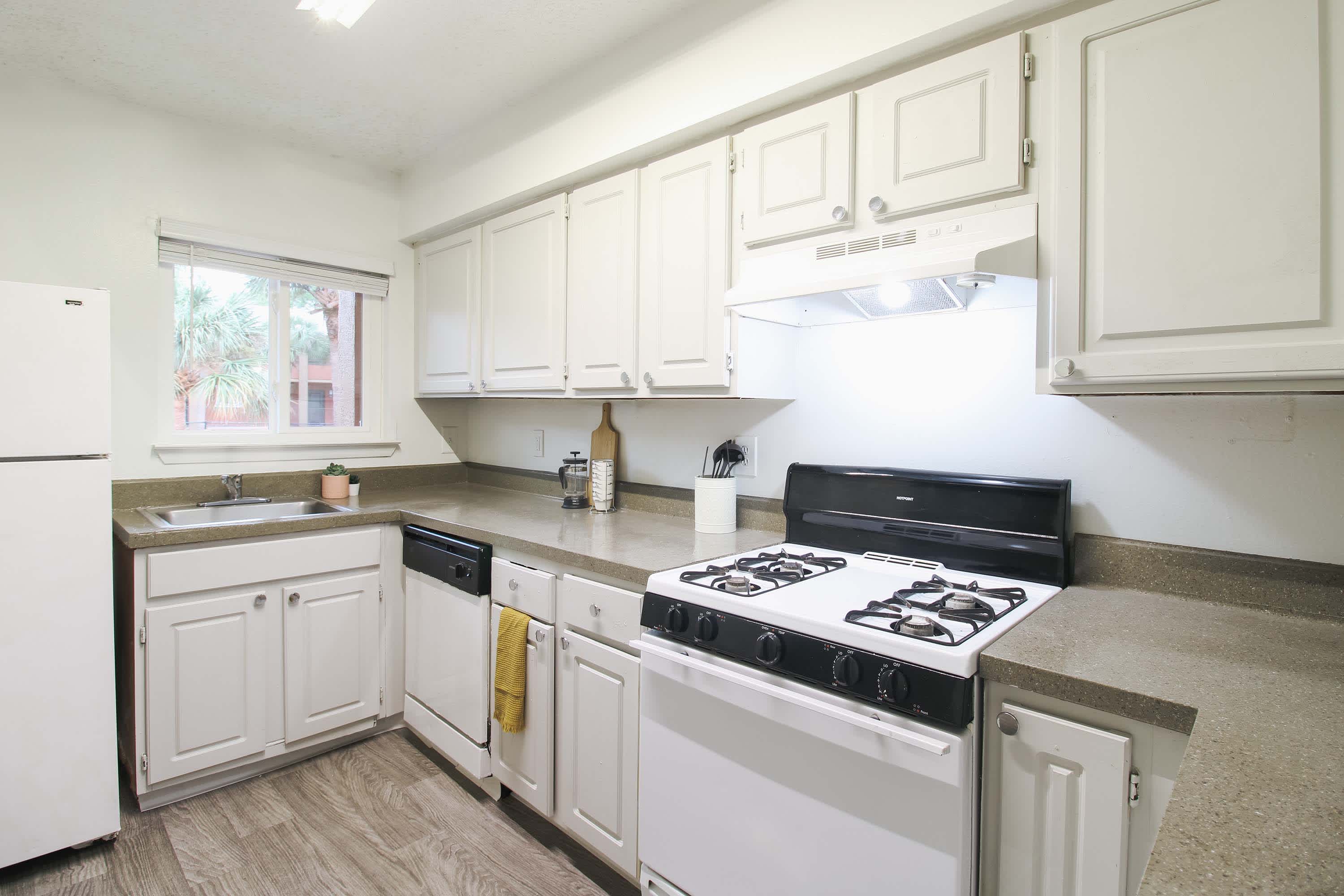 Discovery - 2 Bed 2 Bath - Kitchen - White Cabinet Style