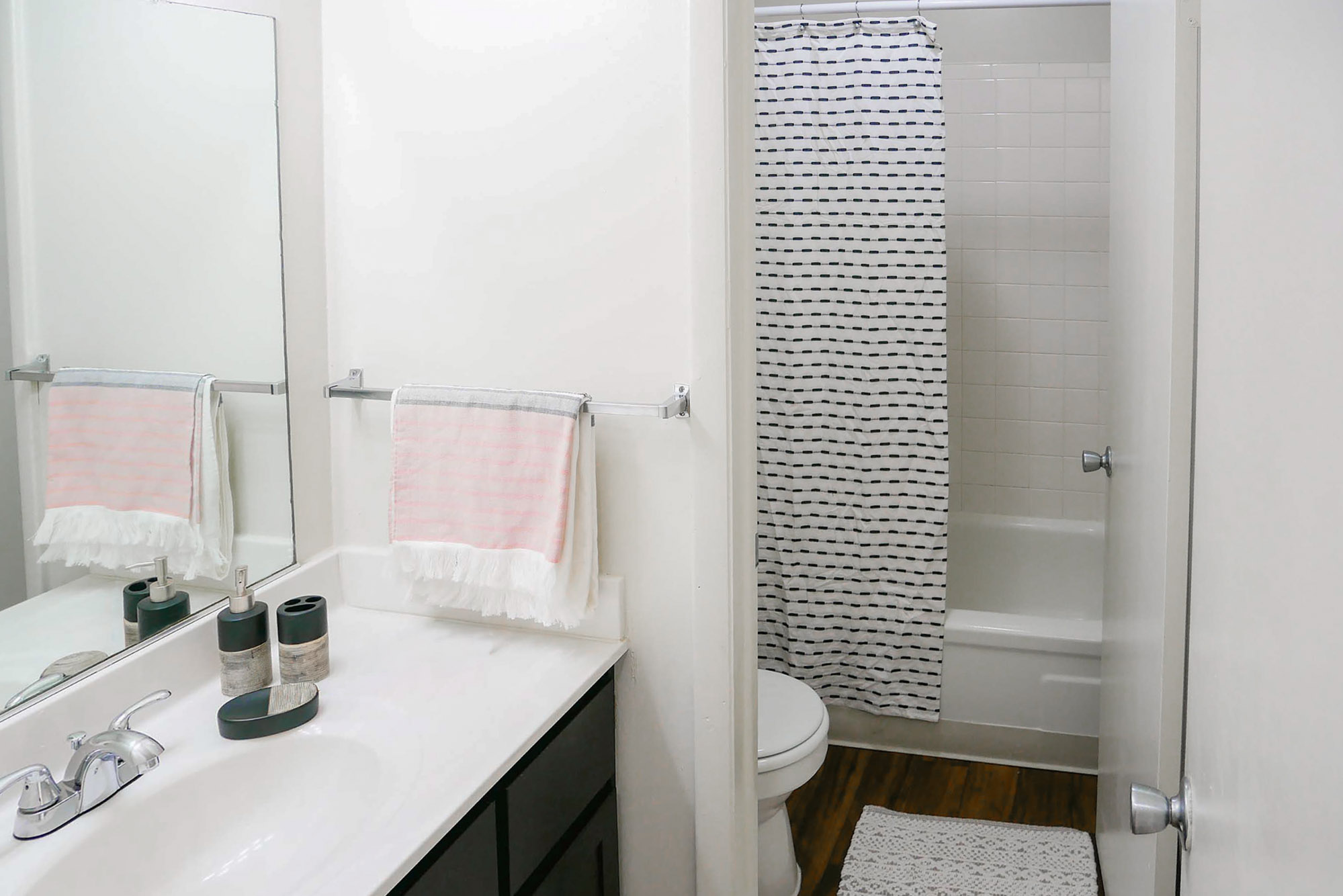 The Wolfgang - 1 Bed 1 Bath - Bathroom