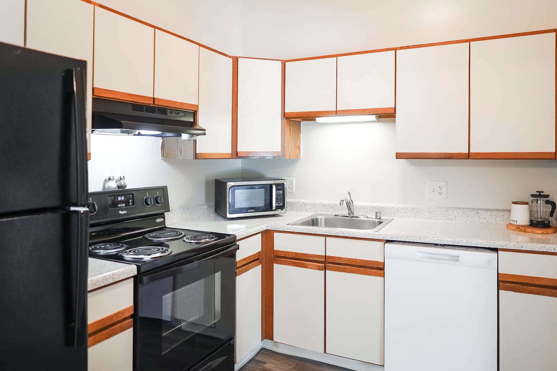 The Cardinal - 1 Bed 1 Bath - Kitchen - Euro Style Cabinets