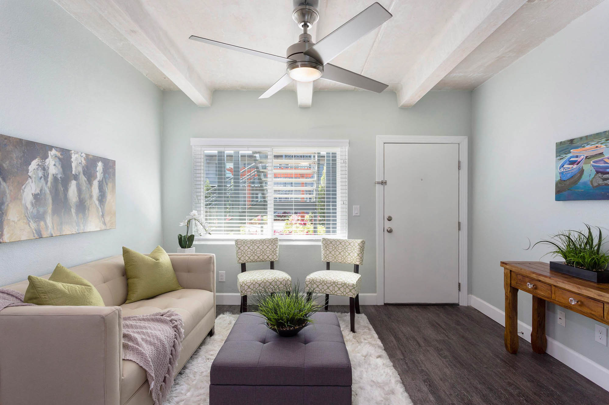 Blue Flag - 1 Bed 1 Bath - Living Room