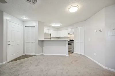 The Grant - 1 Bed 1 Bath - Dining Area