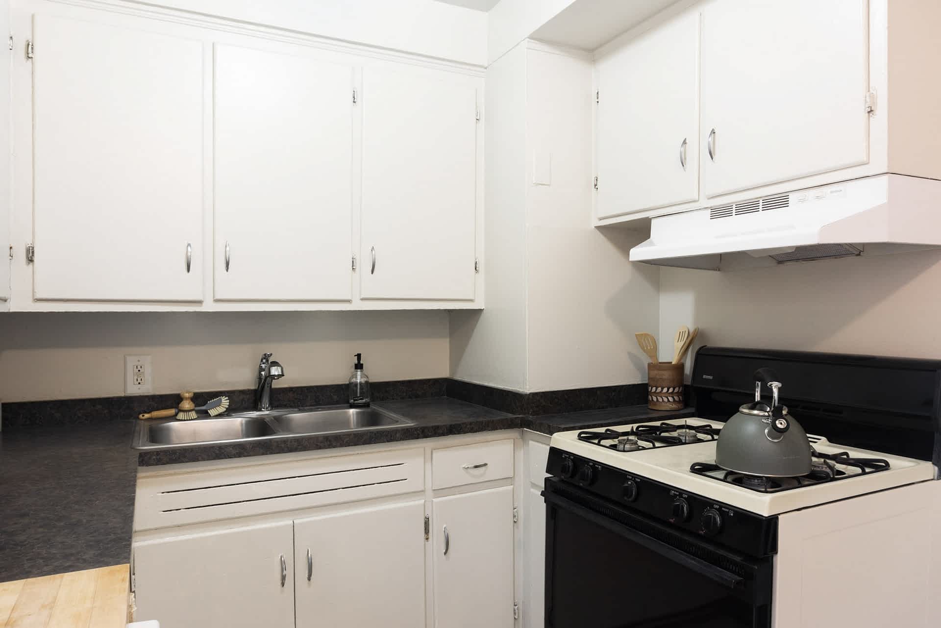 The Earl - 2 Bedroom 1 Bathroom - Kitchen (Flat White Style)