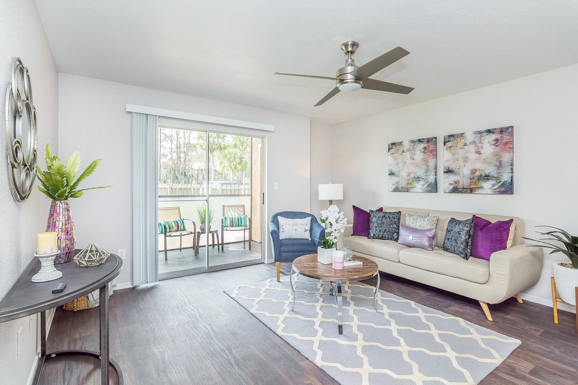 Clearwater - 1 Bed 1 Bath - Living Room