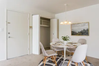 The Geddes - 1 Bed 1 Bath - Dining Room