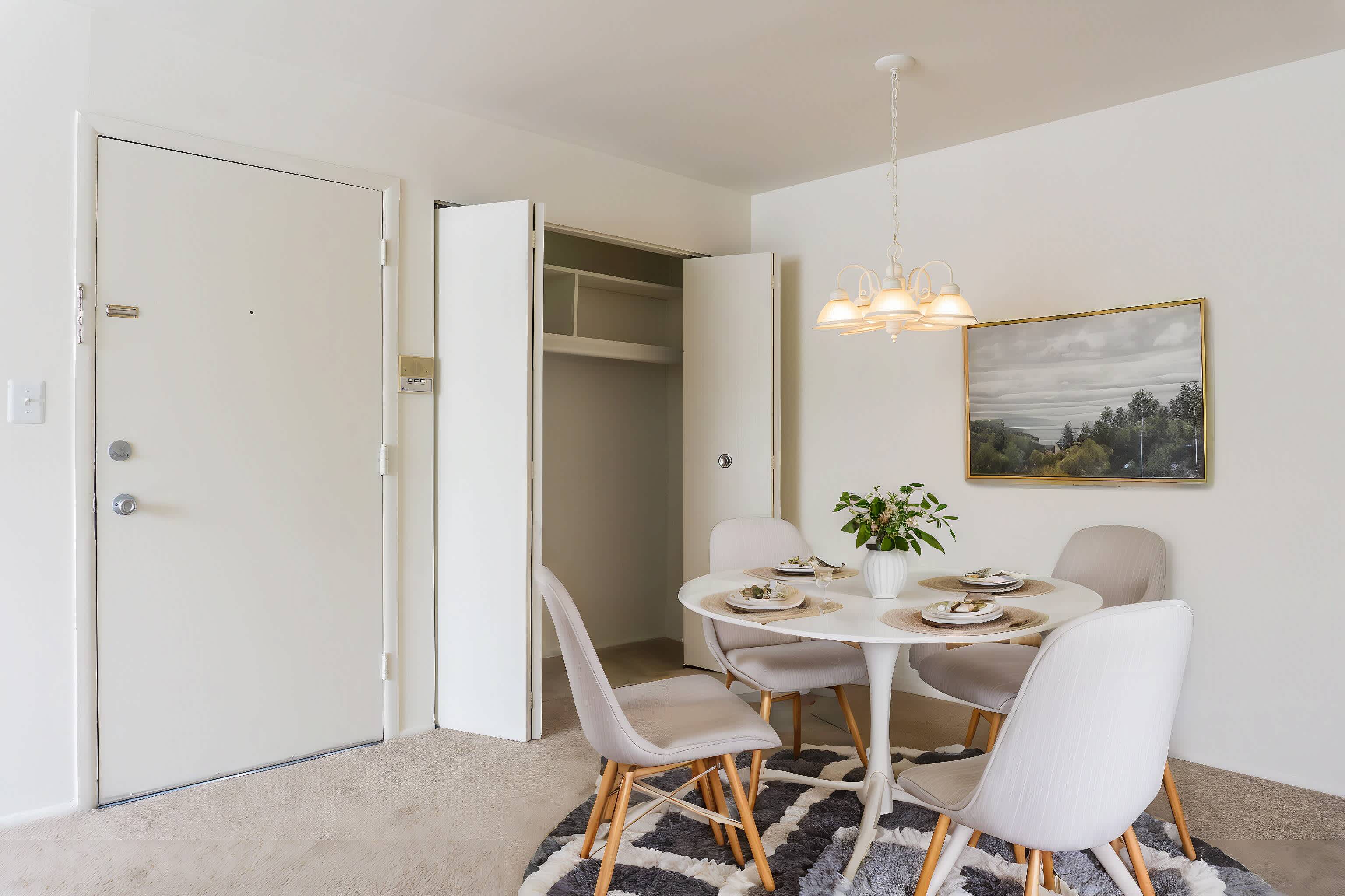 The Geddes - 1 Bed 1 Bath - Dining Room