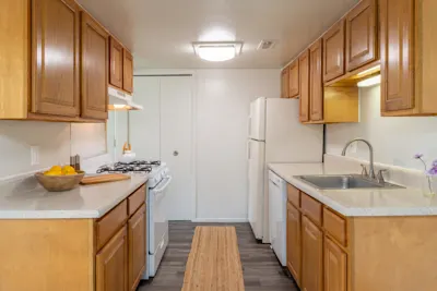 Grand Haven - 1 Bed 1 Bath - Kitchen
