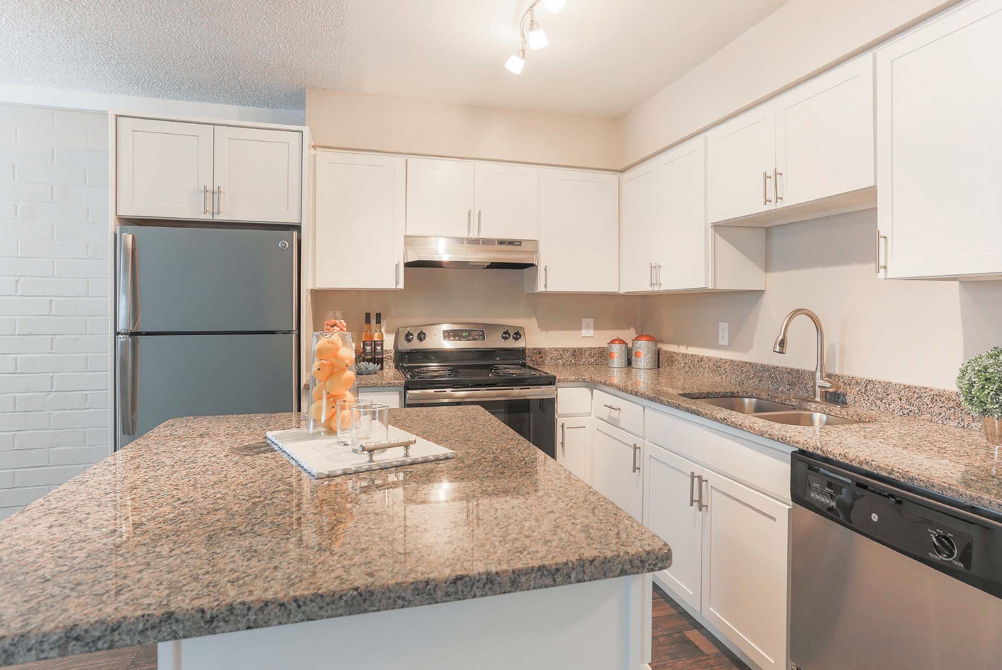 Eagle - 2 Bed 2 Bath - Kitchen