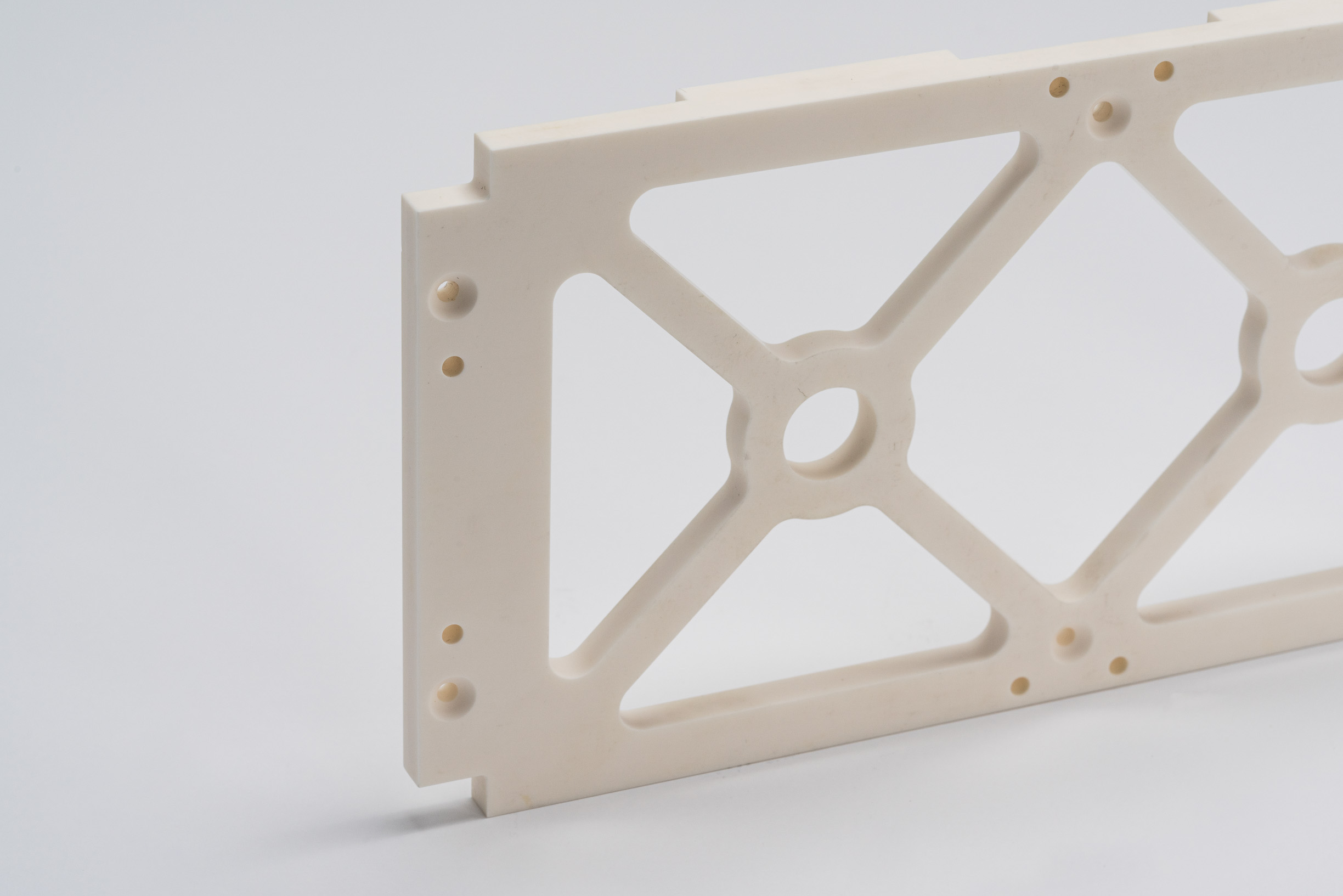 What is Delrin (POMH) and what are its material properties? Hubs