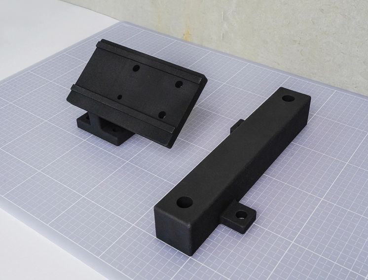 Impression 3D par MJF en finition de surface noire teintée