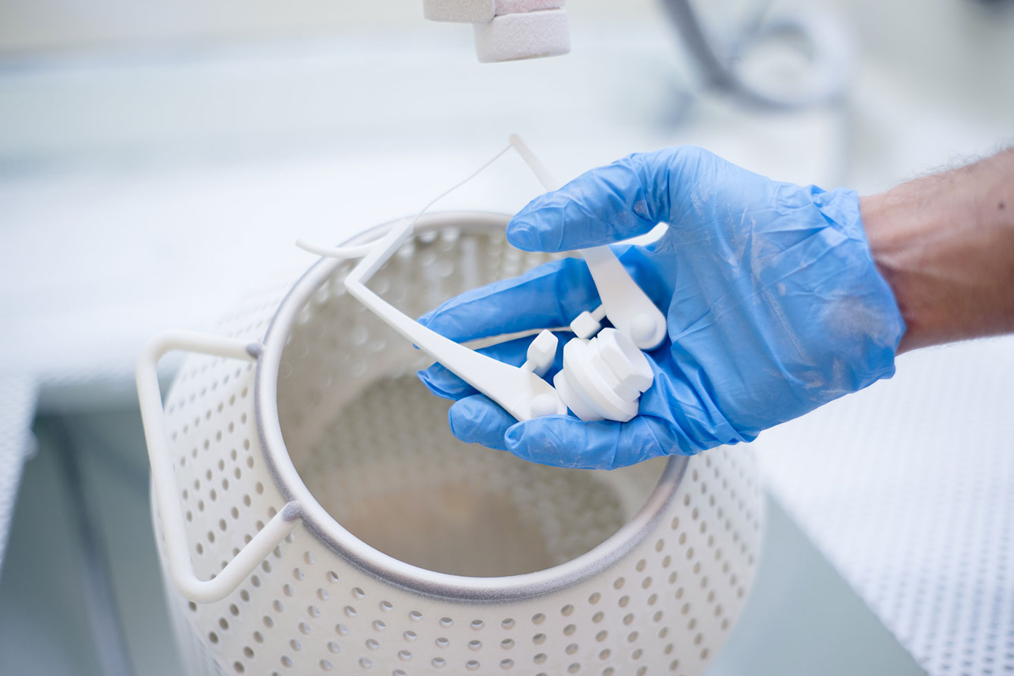 Powder removal of SLS parts