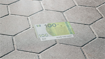 100 € bank note N26 on the floor.