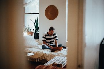 Planning your moving day: a complete guide and checklist.