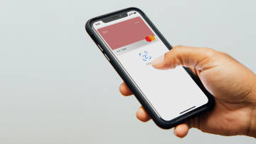 Image showing a person paying contactless with apple pay with N26 debit card.