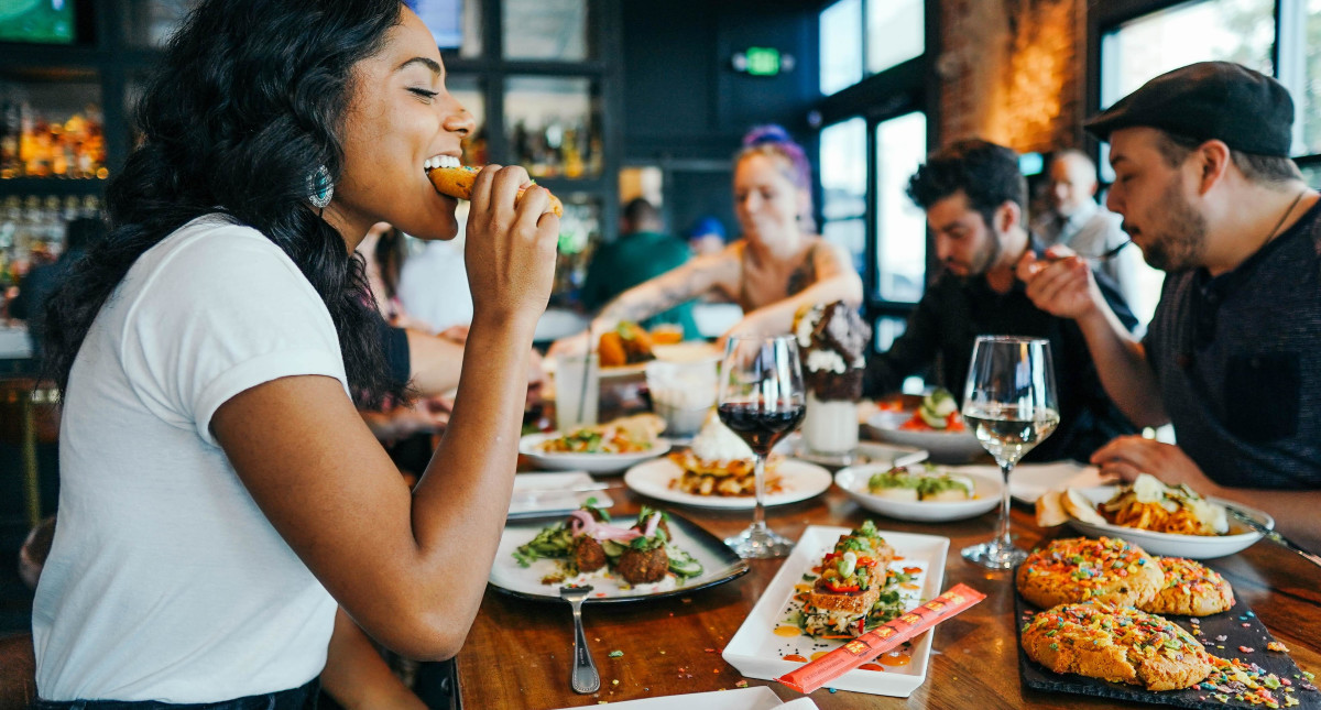 5 tips for dining out with friends - N26