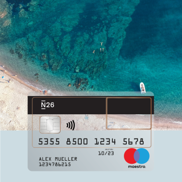 N26 carte maestro avec une image de fond d'une plage.