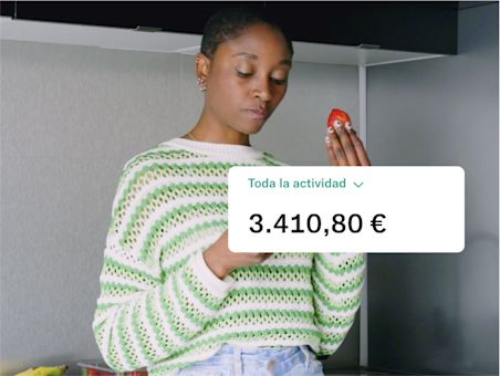 Ícono de toda actividad de N26 que muestra 3418 euros con una imagen de fondo de una mujer comiendo una deliciosa fresa.