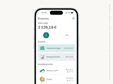 Un smartphone affiche l'écran de finances N26 montrant le solde total, l'épargne et les valeurs du portefeuille d'investissement.