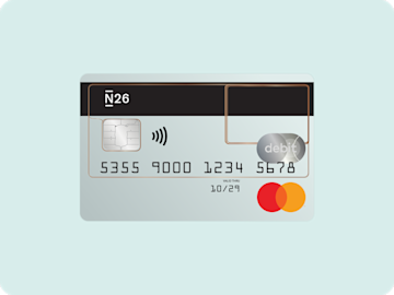 Eine grafische Nahaufnahme zeigt die Vorderseite einer silbernen N26 Debit Mastercard.