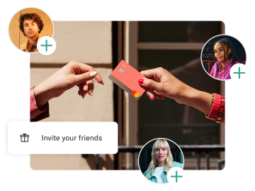 Hand passing an N26 card to another hand. In the foreground there is the image of 3 faces and a "invite your friends" text.